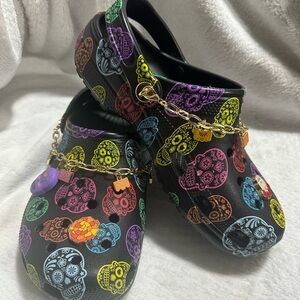*****SOLD*****              CROCS CLASSIC CLOG DIA DE MUERTOS SIZE 8W 6M